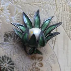 ポール・スミス蓮の花デザインブローチ