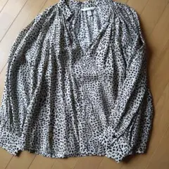 H&M 長袖 アニマル柄 ブラウス Mサイズのサムネイル