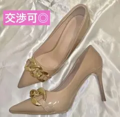 ゴールドチェーン付き ベージュ パンプスのサムネイル