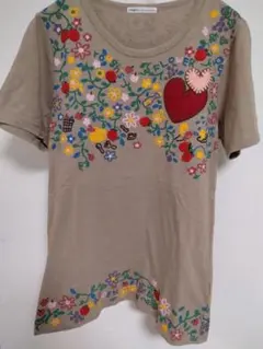 ラフのアップリケの可愛いTシャツ