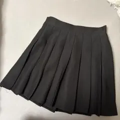 黒のプリーツスカート サイドファスナー付き