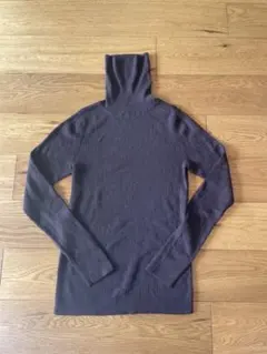 Tiara ダークボルドー　タートルネック　ニット　リブ　ウール100%