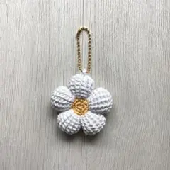 ハンドメイド 編み物 ‪花 チャーム キーホルダー 白 あみぐるみ⑬