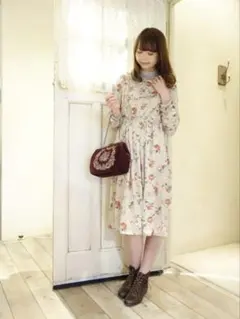 アンアナザーアンジェラス　フロントリボン花柄ワンピース　くすみピンク　サテン　春のサムネイル