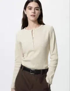 UNIQLO リブヘンリーネックT