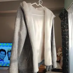 ユニクログレー 裏ボア フード付きパーカー