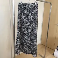 m line 花柄スカート