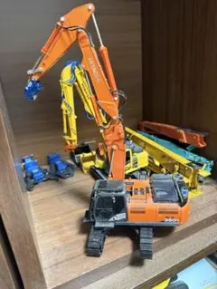 日立建機ミニチュア zaxis350lck-6 - メルカリ
