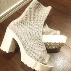 ベージュ　メッシュ オープントゥブーティ