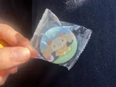 シナモン×くら寿司　びっくらポン　シフォン　缶バッチ