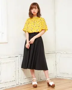 【新品】 [INGNI] ベルト付/ツイルミディスカート クロ M