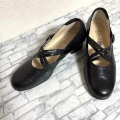 RIZ Comfort ブラック ストラップパンプス22.5 レザーコンフォートのサムネイル