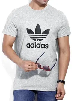 adidas/アディダストレフォイルロゴプリントTシャツ