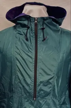 美品Helly Hansen ハーフジップナイロンパーカーフード付 サイズMのサムネイル