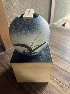 陶芸 花瓶 壺 蘭の絵 銘あり 共箱付き 陶芸 花瓶 壺 蘭の絵 銘あり 共箱付き - メルカリ