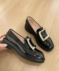 Roger Vivier バイカラー ローファー - メルカリ