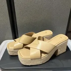 ZARAクロスストラップサンダル☆