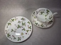 WEDGWOOD WILD STRAWBERRY ティーカップセット&ケーキ皿のサムネイル