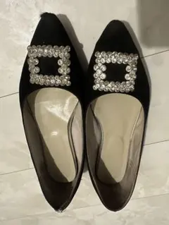 ビジュー付きブラックパンプス