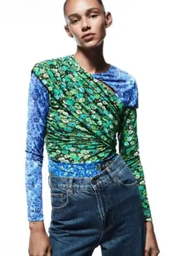 ZARA ザラ　ドレープ加工 フラワー柄　長袖カットソー　トップス　XSのサムネイル