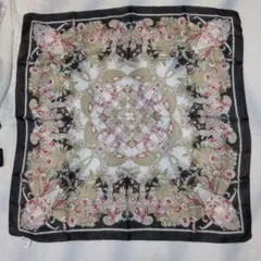 ★華やかな花柄シルク風スカーフ 大判約100cm　薄手　送料込み