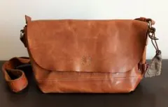 H 1203 MANO FECE ブラウンレザーショルダーバッグ