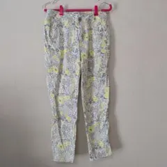 フェリシモ　リブインコンフォート　花柄ストレッチパンツ　イエローのサムネイル