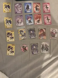 女研カードと缶バッチ