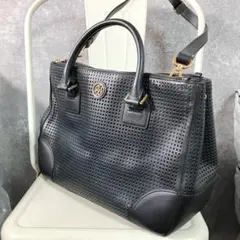 TORY BURCH　ショルダーバッグ　ブラック　無地　ブランドロゴ　横長　革