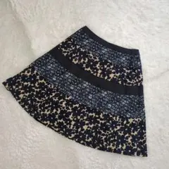 フレアスカート　ひざ丈スカート　花柄✿刺繍　日本製