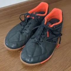 【値下げ】New Balance フットサルシューズ ブラック/オレンジのサムネイル