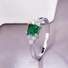 エメラルド？昭和リングヴィンテージリングフリーサイズ12.5号〜15号