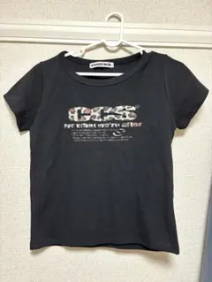 黒ティーシャツ