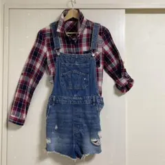 デニムオーバーオールとチェックシャツセット