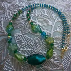 現品限り 緑と青の花モチーフネックレス