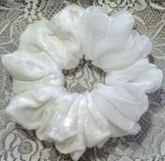 シュシュ(ベロア×刺繍生地)⭐ハンドメイド