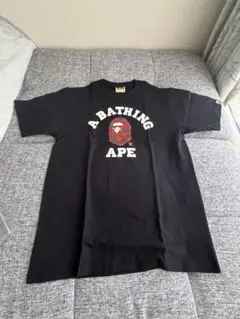 A BATHING APE カレッジロゴ Tシャツ ブラックのサムネイル