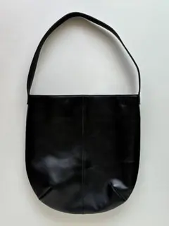 北欧暮らしの道具店 軽やかにちゃんとおさまるムーン型ショルダー