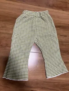 緑と白のチェック柄フレアパンツ