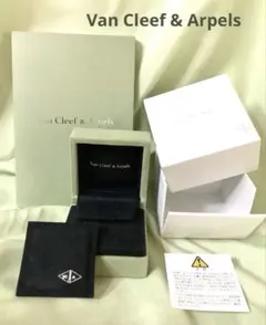 ​Van Cleef & Arpels/ ヴァンクリ ピアスケース 冊子　美品