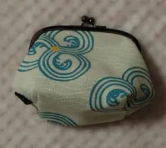 がま口ポーチ　 青い渦巻き模様