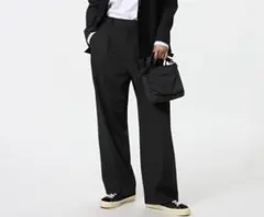 UNIQLO タックワイドパンツ　ブラックパンツ