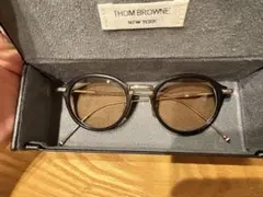 値下げTHOM BROWNE サングラス ボストン型 ブラック ゴールドのサムネイル