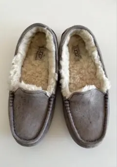 UGG リボン付きモカシン リリアナ グレー ローファー 23㎝ - メルカリ