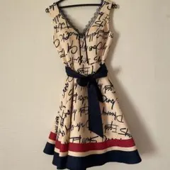 ノースリーブ手書き風ロゴワンピース