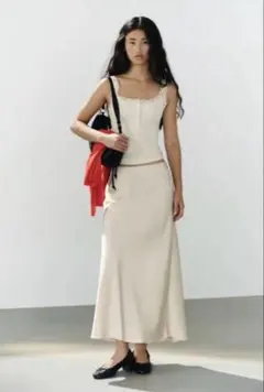 ZARA サテン生地ミディ丈スカート