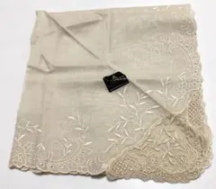 新品未使用 LANCETTI レース 刺繍　ハンカチ　ベージュのサムネイル