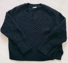 GU ケーブル編み　キーネックニット　ネイビー