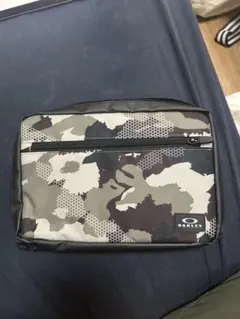OAKLEY カモフラージュ柄 ポーチ