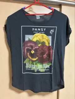RNA 【未使用新品】パンジー プリント 半袖Tシャツ ブラック 花柄のサムネイル